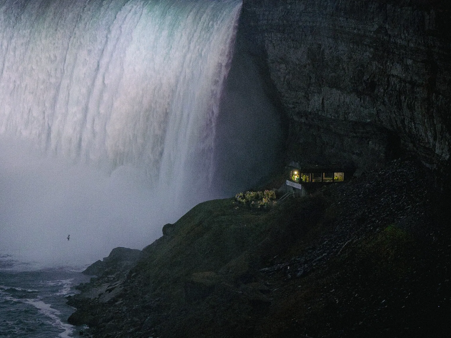 The viewing platform behind Niagara Falls